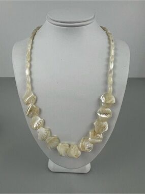 Vintage Carved Mother of Pearl Shell Choker Necklace Retro MOP